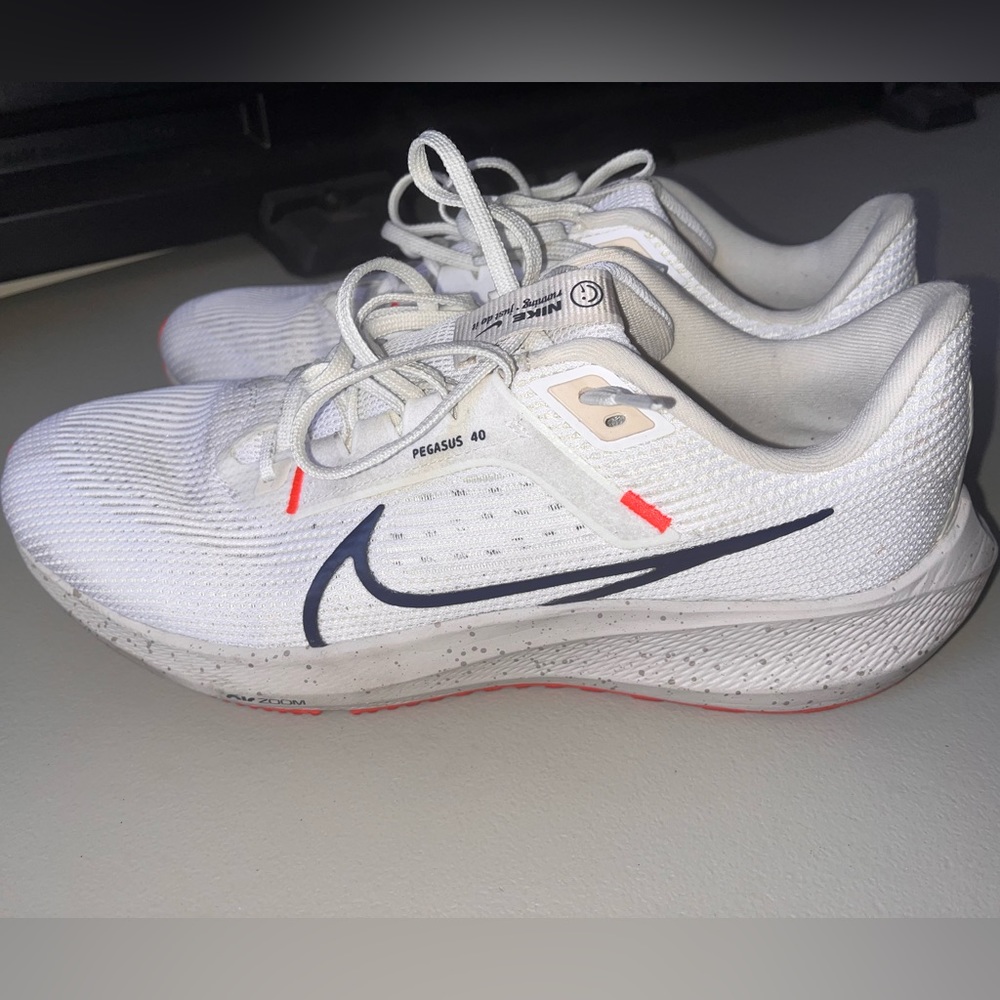 Nike Pegasus 40 Running Shoes, White/Obsidian, Men’s size 11 US, Women’s 12.5 US